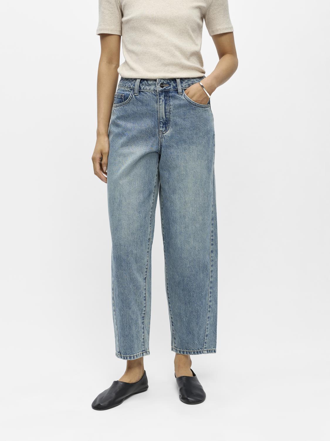 model_shot-front